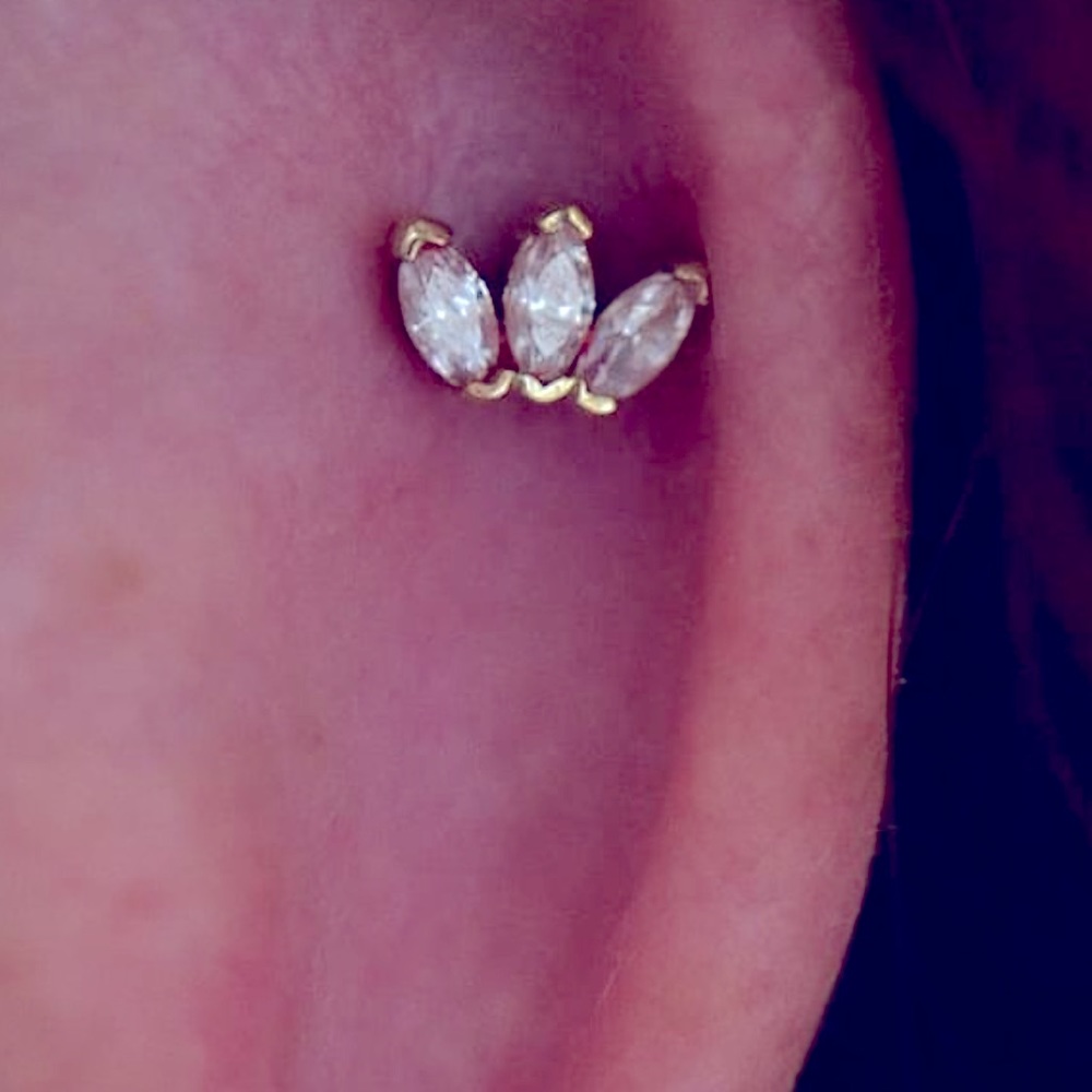 BVLA VS1 Diamond Marquise Fan flat back post in 18k gold. Threaded 16g